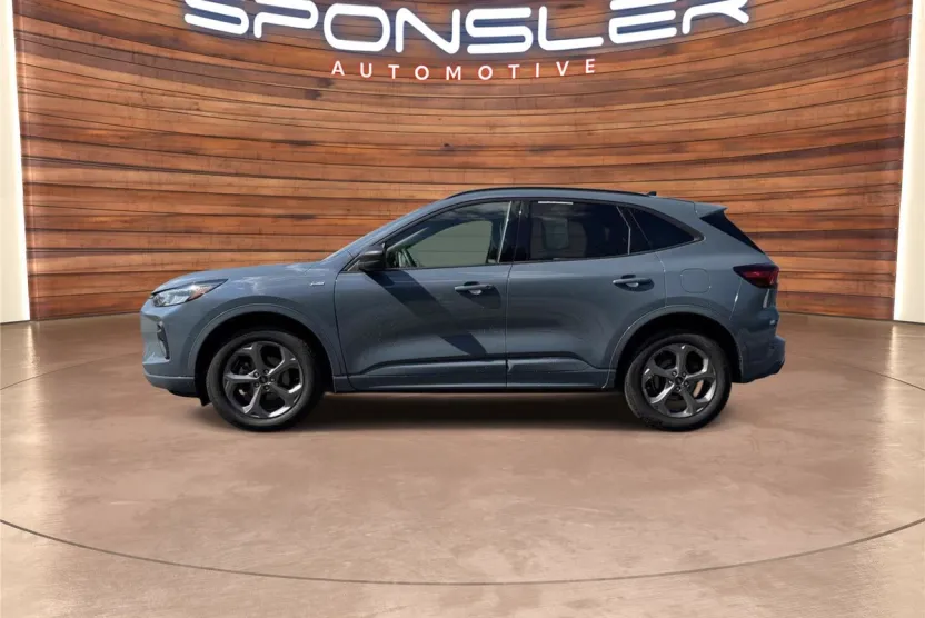 2023 Ford Escape ST-Line photo 1