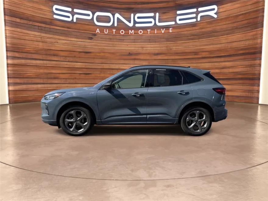 2023 Ford Escape ST-Line photo 1