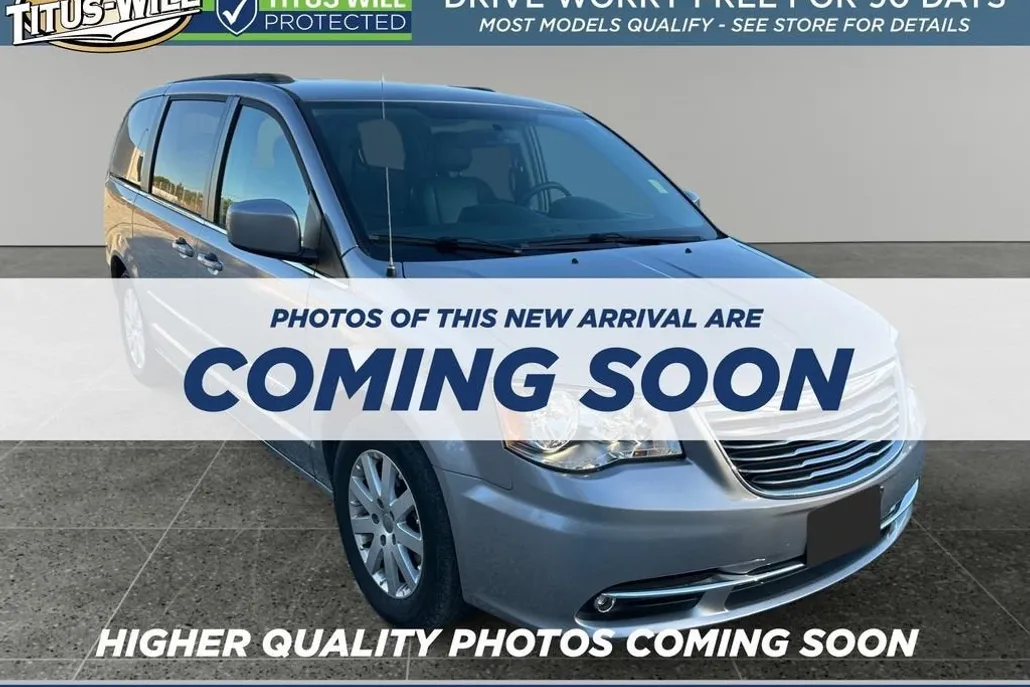 2014 Chrysler Town & Country Touring photo 1