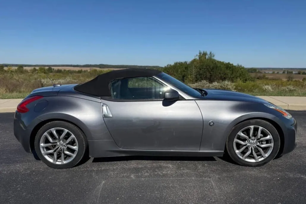 2013 Nissan 370Z Touring photo 1