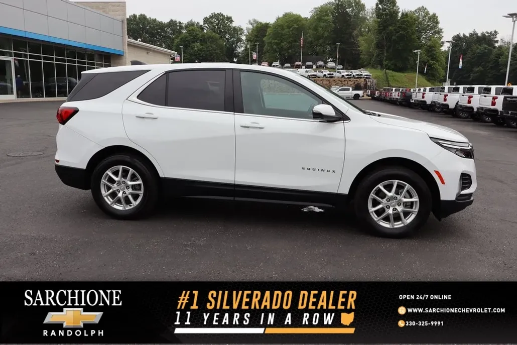 2023 Chevrolet Equinox LT photo 1