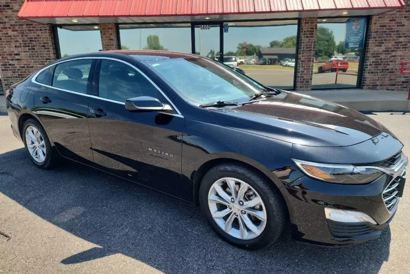 2021 Chevrolet Malibu 1LT photo 1