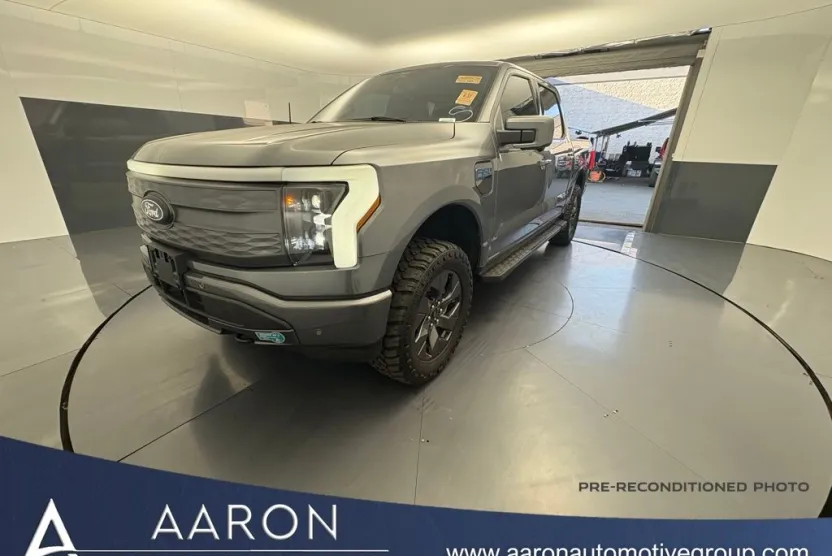2024 Ford F-150 Lightning Lariat photo 1