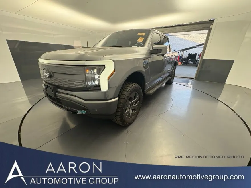 2024 Ford F-150 Lightning Lariat photo 1