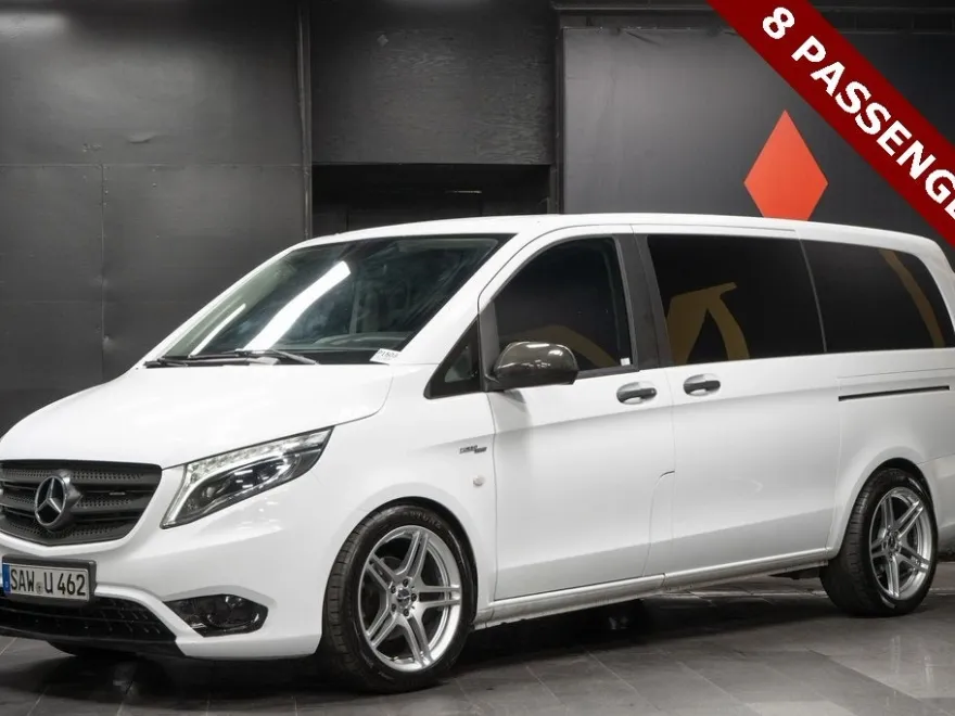 2017 Mercedes Benz Metris Passenger photo 1