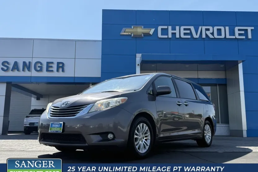 2017 Toyota Sienna Limited XLE Premium photo 1