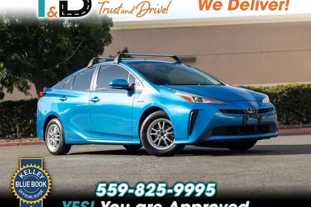 2022 Toyota Prius L Eco photo 1
