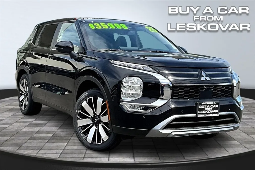 2025 Mitsubishi Outlander SE photo 1