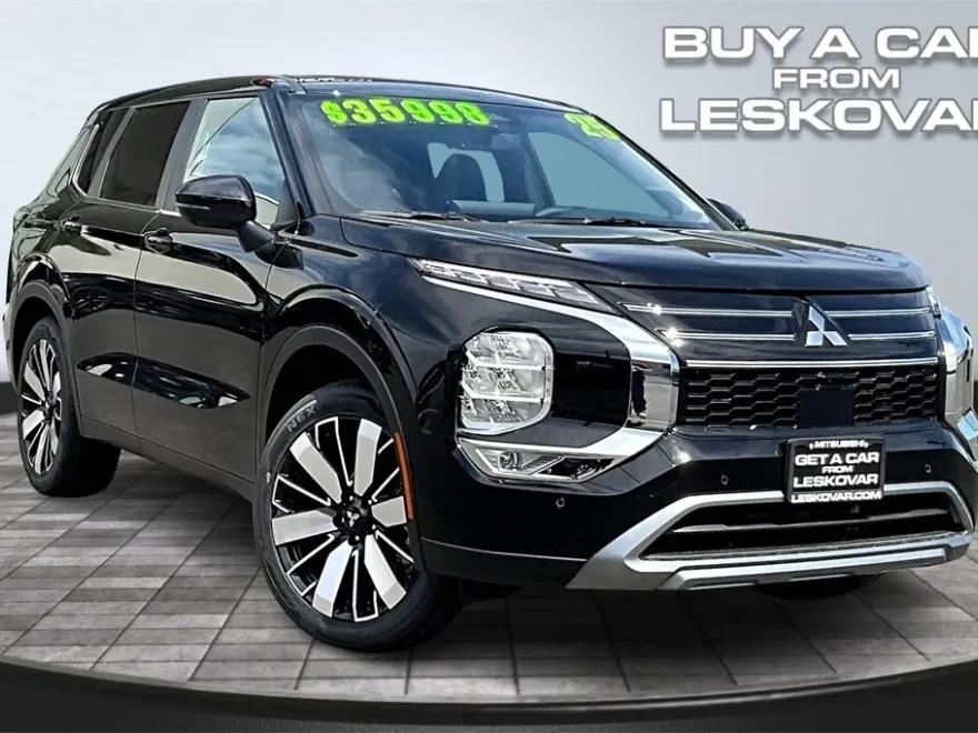 2025 Mitsubishi Outlander SE photo 1
