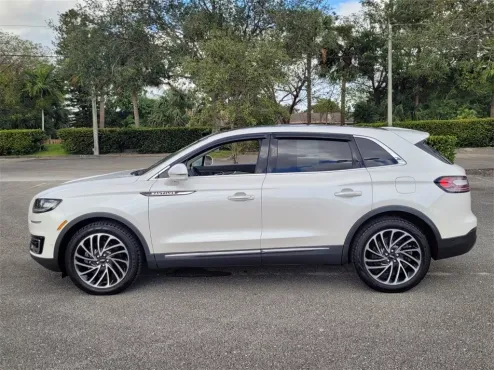 2019 Lincoln Nautilus Reserve photo 4