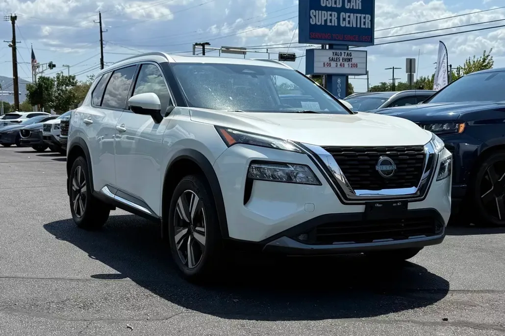 2022 Nissan Rogue SL photo 1