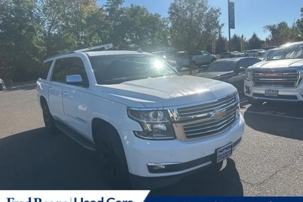 2017 Chevrolet Suburban Premier photo 1
