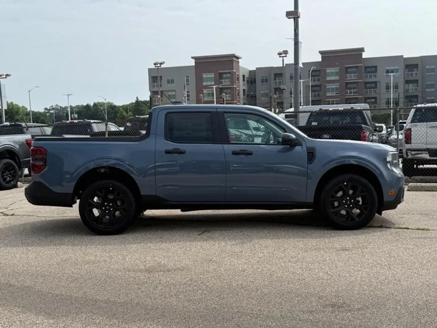 2025 Ford Maverick XLT photo 1