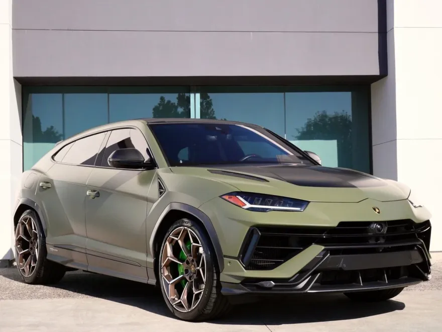 2024 Lamborghini Urus Performante photo 1