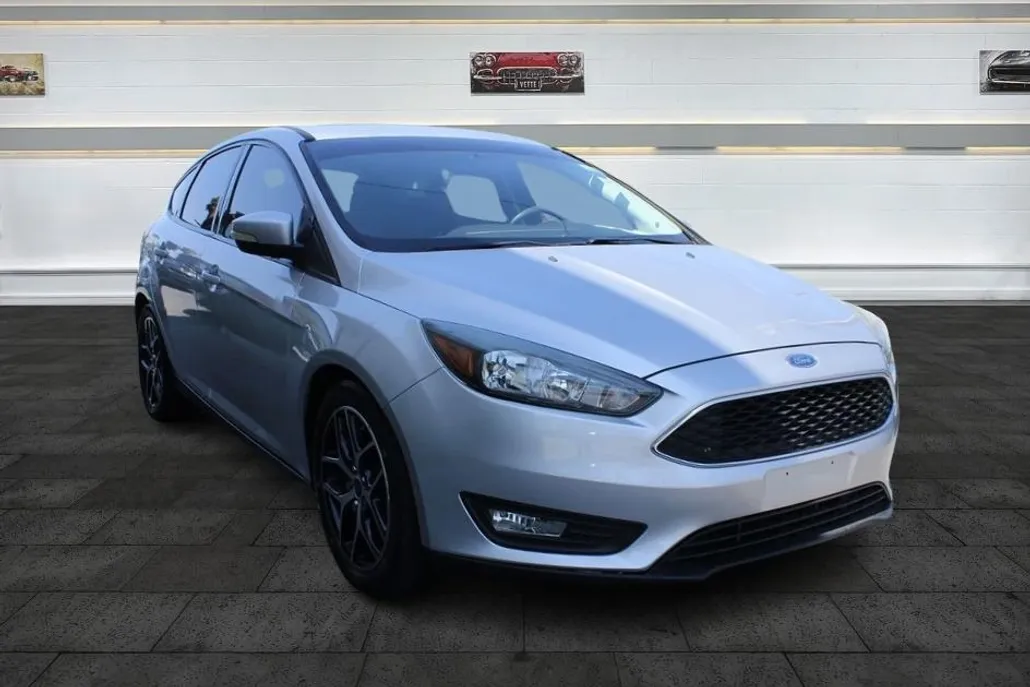 2017 Ford Focus SEL photo 1