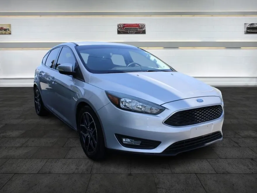 2017 Ford Focus SEL photo 1