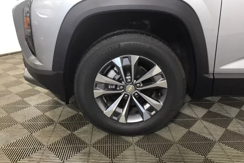 2026 Chevrolet Equinox LT photo 1