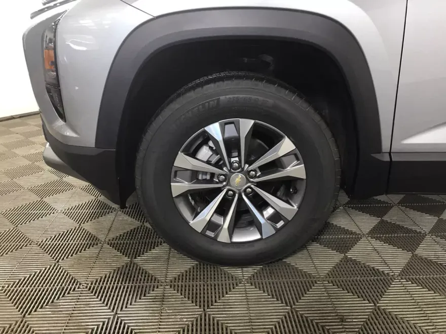2026 Chevrolet Equinox LT photo 1