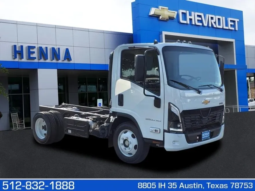 2025 Chevrolet Silverado photo 1