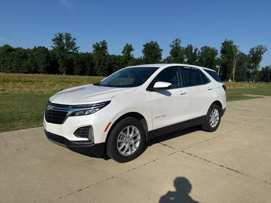 2022 Chevrolet Equinox LT photo 1