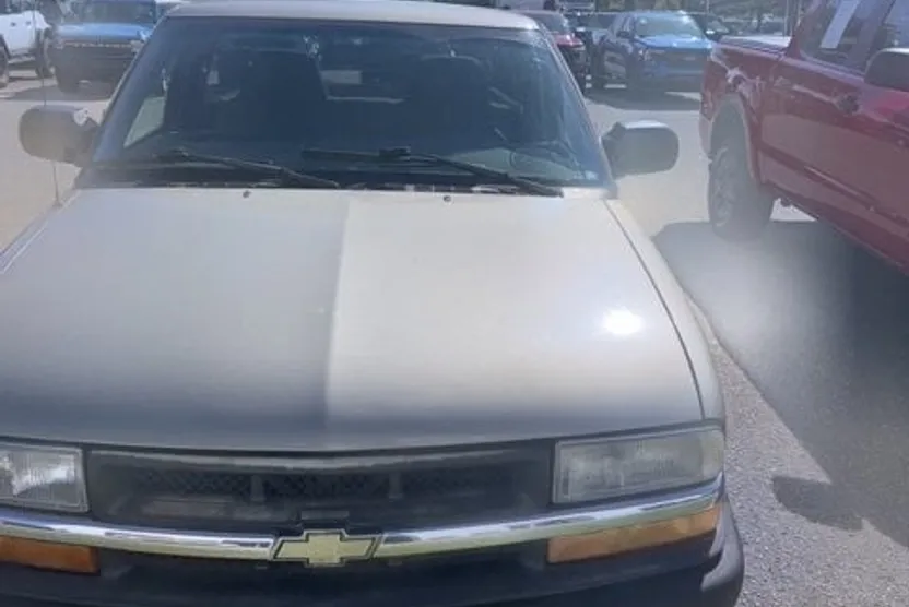 2001 Chevrolet Silverado photo 1