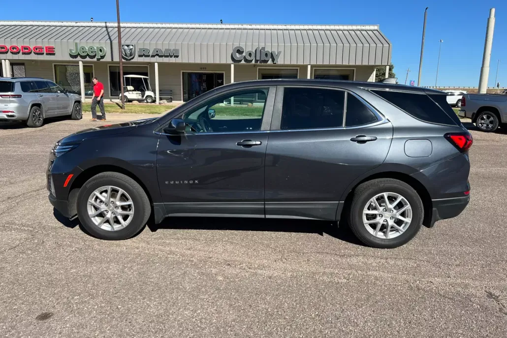 2023 Chevrolet Equinox LT photo 1