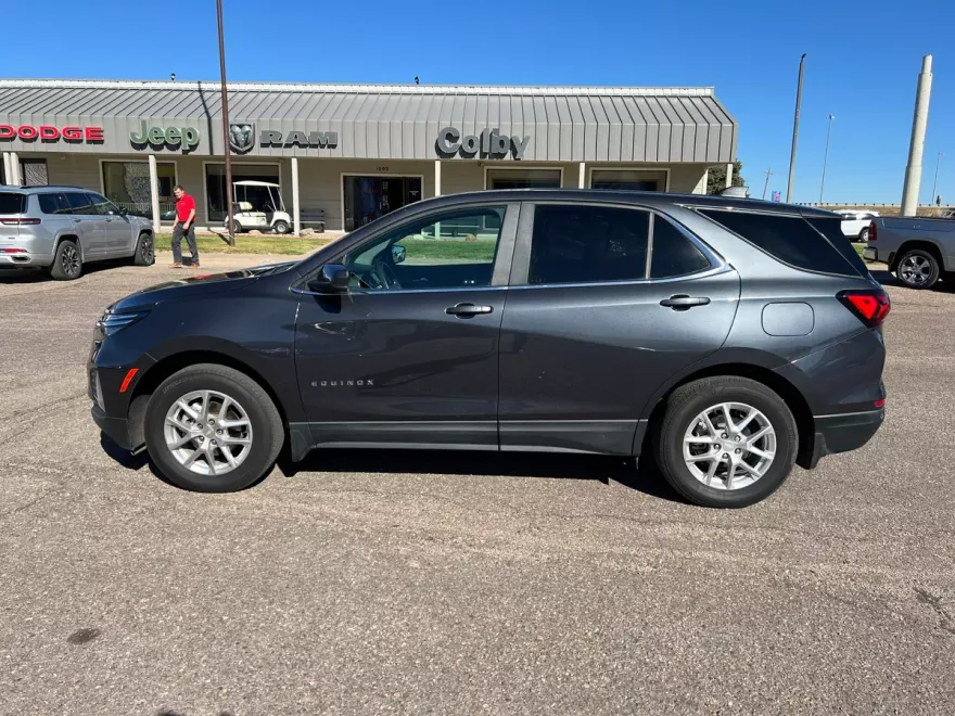2023 Chevrolet Equinox LT photo 1