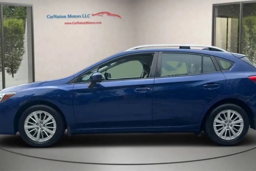 2017 Subaru Impreza Premium photo 1