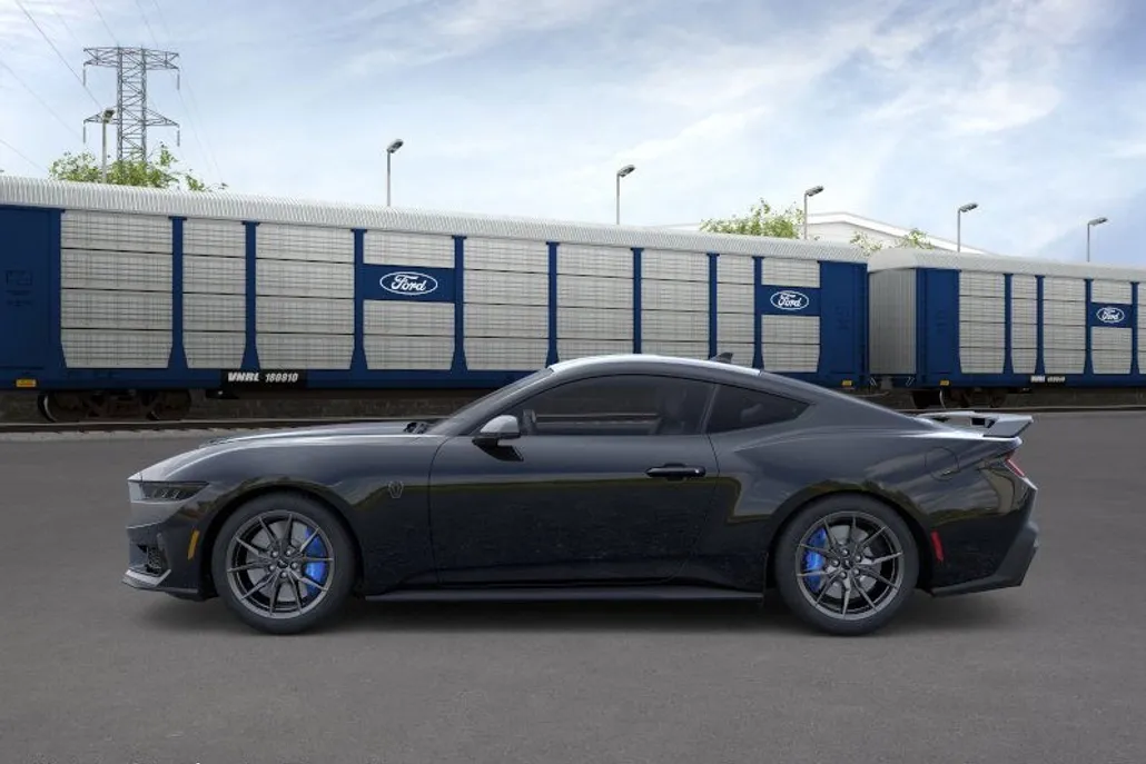 2025 Ford Mustang Dark Horse photo 1