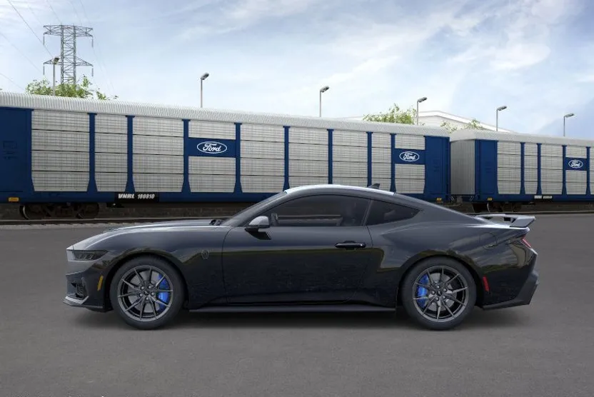 2025 Ford Mustang Dark Horse photo 1