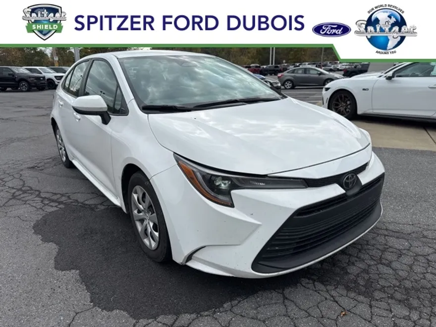 2023 Toyota Corolla LE photo 1