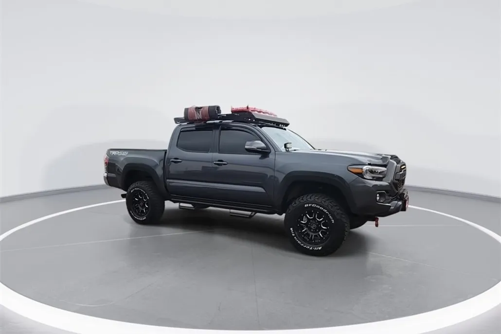 2022 Toyota Tacoma TRD Off-Road photo 1