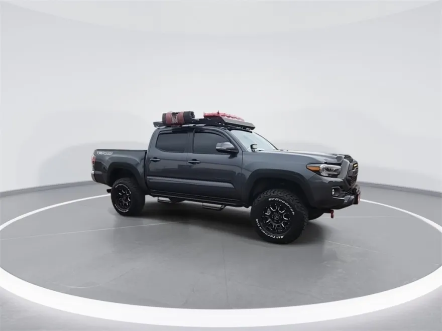 2022 Toyota Tacoma TRD Off-Road photo 1