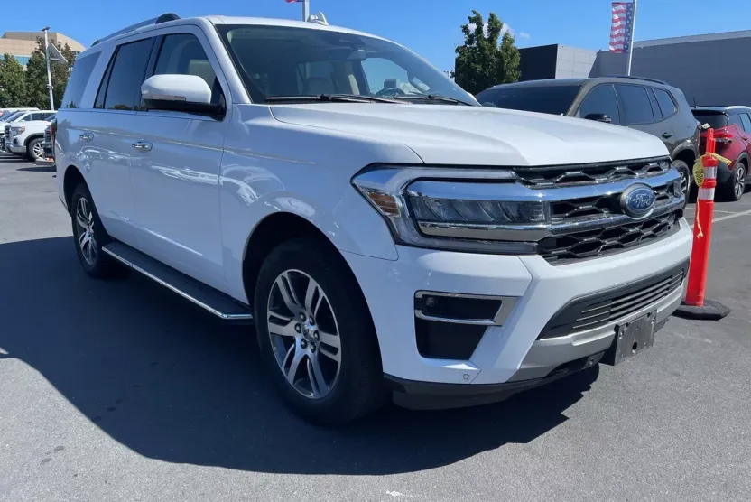 2023 Ford Expedition Limited photo 1
