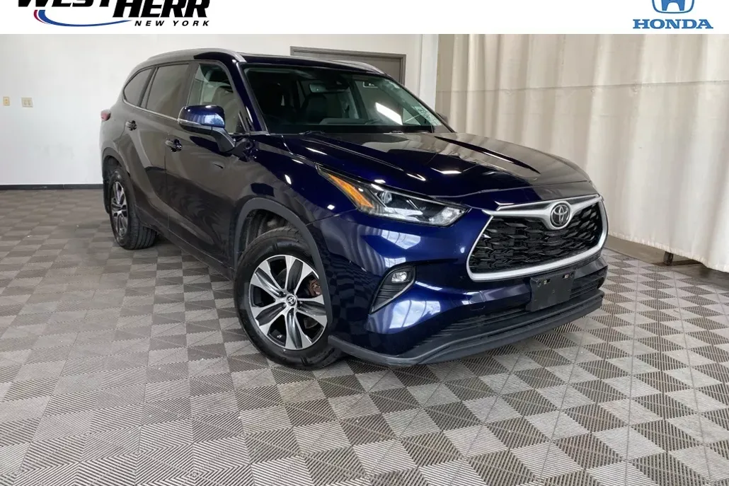 2023 Toyota Highlander XLE photo 1