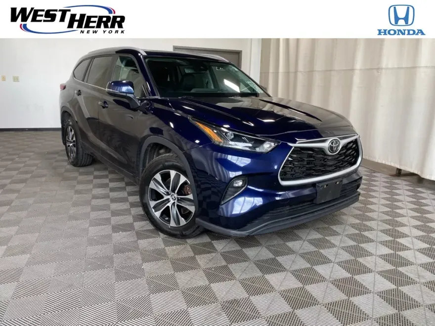 2023 Toyota Highlander XLE photo 1