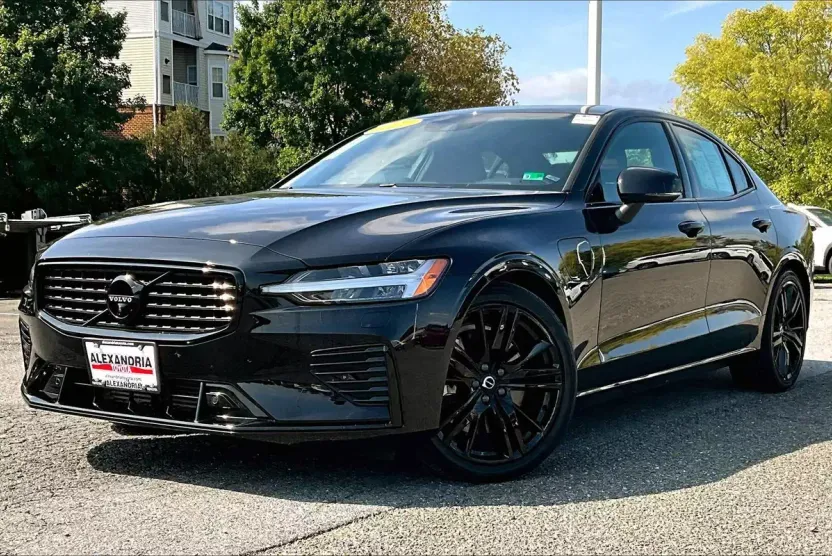 2022 Volvo S60 Recharge Black Edition R-Design photo 1