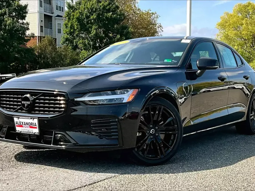 2022 Volvo S60 Recharge Black Edition R-Design photo 1