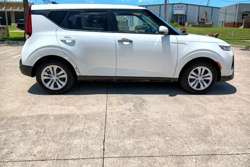 2020 Kia Soul LX photo 1