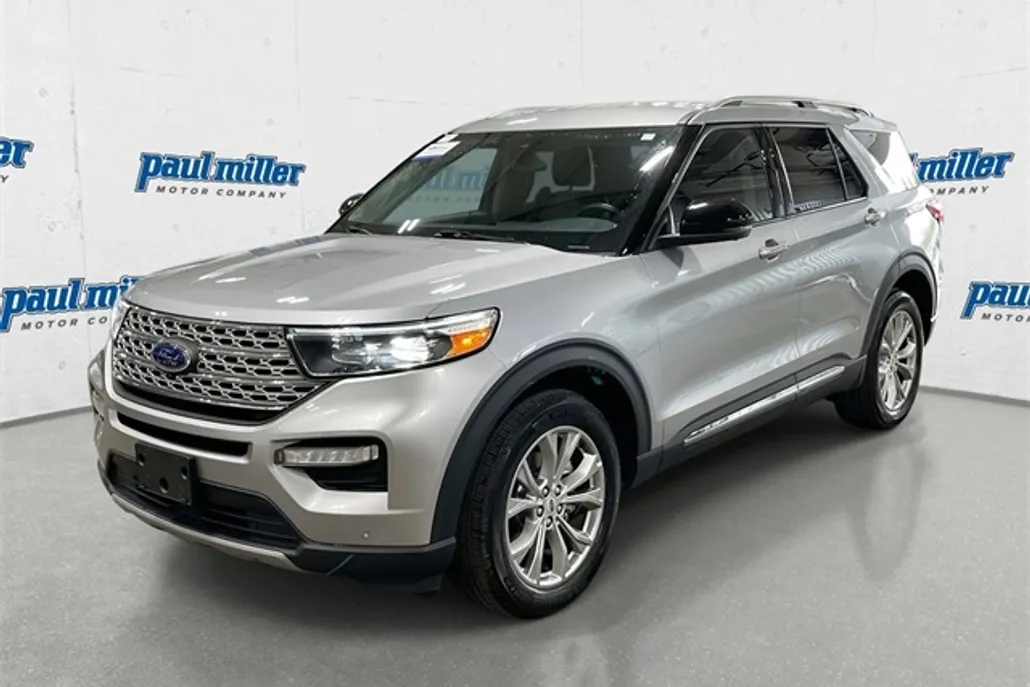 2023 Ford Explorer Limited photo 1