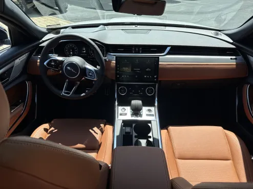 2024 Jaguar XF P300 R-Dynamic SE photo 4