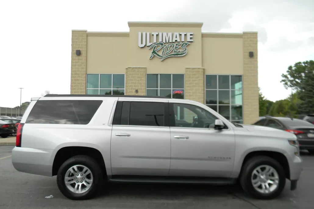 2019 Chevrolet Suburban LT photo 1