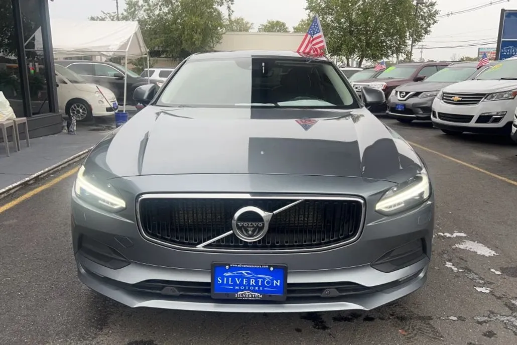 2018 Volvo S90 T5 Momentum photo 1