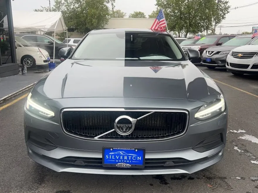 2018 Volvo S90 T5 Momentum photo 1