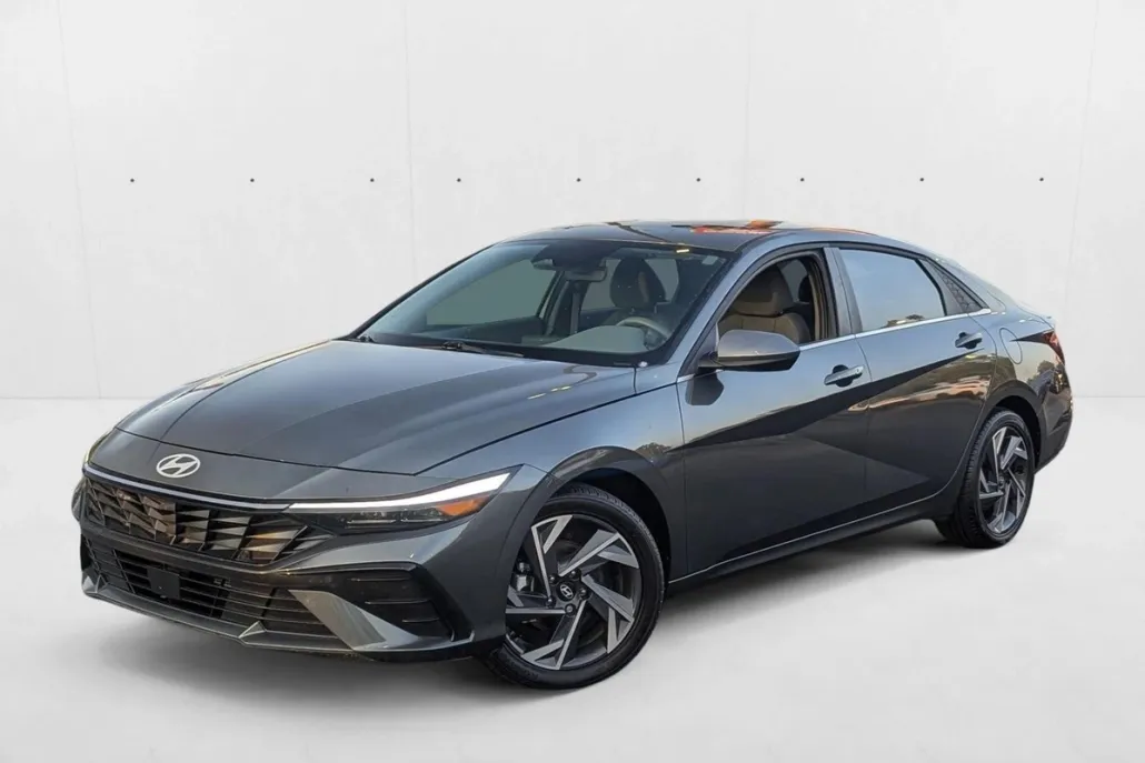 2025 Hyundai Elantra SEL Convenience photo 1