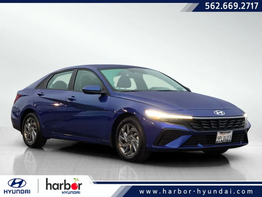 2024 Hyundai Elantra SEL photo 1