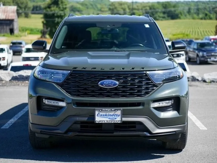 2022 Ford Explorer ST-Line photo 1