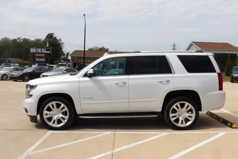 2017 Chevrolet Tahoe Premier photo 1