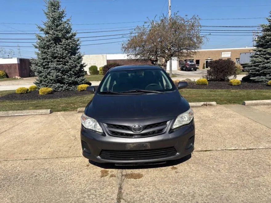 2012 Toyota Corolla LE photo 1