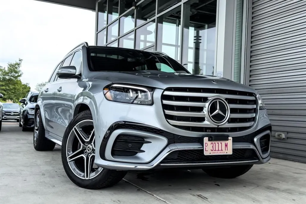 2025 Mercedes Benz GLS 450 4MATIC photo 1